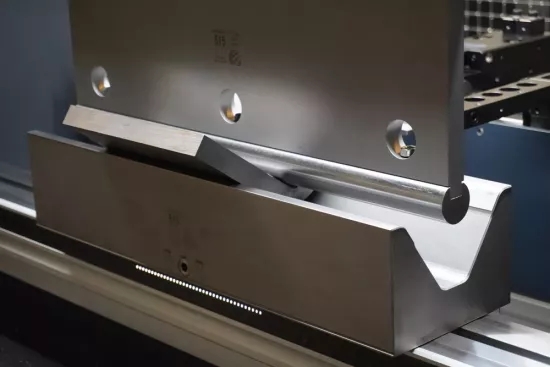 彎曲高速鋼需要由鋼制成的高質(zhì)量工具，以承受彎曲這些材料時(shí)產(chǎn)生的大量力