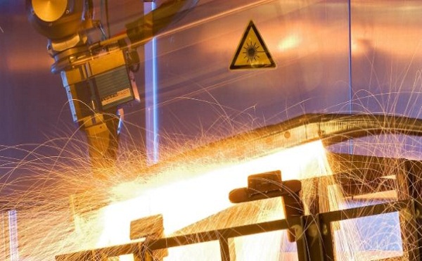 鈑金加工廠的焊接車(chē)間