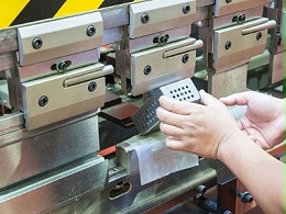 吉林沖壓加工，淺談四柱壓力機(jī)