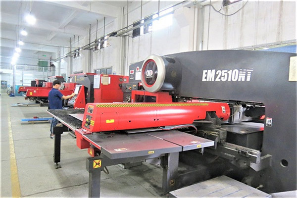 數(shù)沖機床生產線-東莞五金制品公司