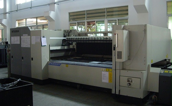 五金沖壓機臺設(shè)備