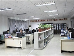 深圳五金沖壓廠，五金加工機械手操作8-誠瑞豐科技