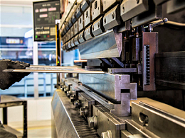 東莞五金沖壓加工廠，鉗工操作臺虎鉗詳細(xì)解說