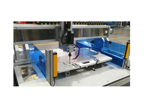 誠(chéng)瑞豐科技研發(fā)制造的鈑金加工沉孔機(jī)（倒角機(jī)）運(yùn)行狀態(tài)視頻