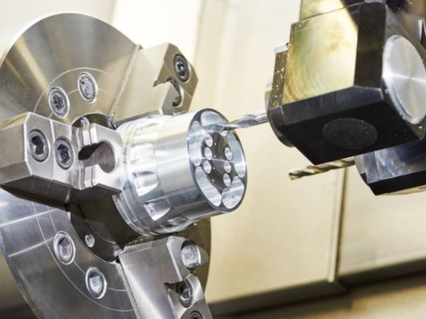 制作五金模具如何防止鉆孔打滑？