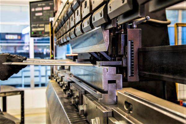 廣東五金沖壓模具加工廠，沖壓折彎件跑偏處理