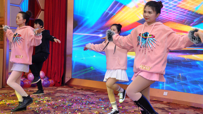 各部門經(jīng)理活動(dòng)現(xiàn)場門口迎賓