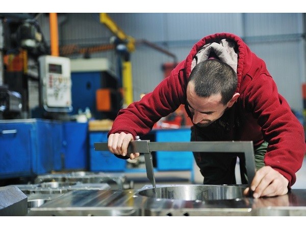 韶關(guān)五金沖壓件加工廠，4點概括汽車沖壓模的發(fā)展前景