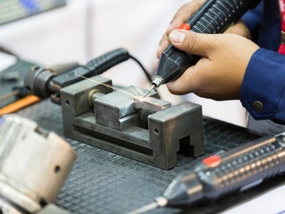 羅湖五金沖壓件加工廠，如何消除沖壓件的毛刺？